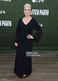 Elizabeth Perkins feet photo thumbnail