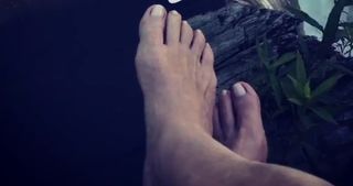 Elizabeth Perkins feet photo 2