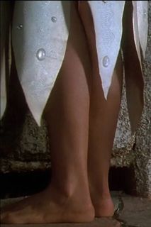 Elizabeth Perkins feet photo 2
