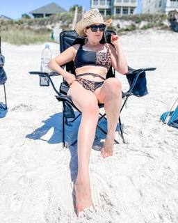 Elizabeth Potthast feet photo 4