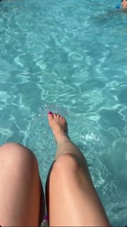 Elizabeth Potthast feet photo 20