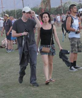 Elizabeth Reaser feet photo thumbnail