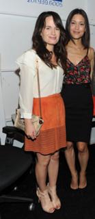 Elizabeth Reaser feet photo thumbnail