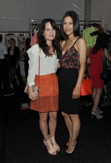 Elizabeth Reaser feet photo thumbnail