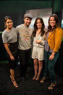 Elizabeth Reaser feet photo thumbnail