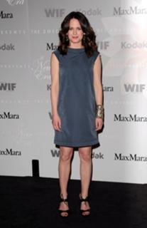 Elizabeth Reaser feet photo thumbnail