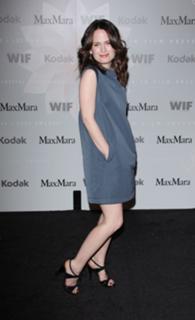 Elizabeth Reaser feet photo thumbnail