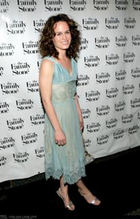 Elizabeth Reaser feet photo thumbnail