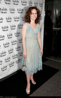 Elizabeth Reaser feet photo thumbnail