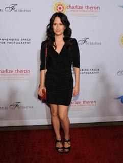 Elizabeth Reaser feet photo thumbnail