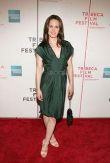 Elizabeth Reaser feet photo thumbnail
