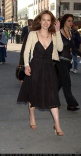 Elizabeth Reaser feet photo thumbnail