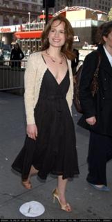 Elizabeth Reaser feet photo thumbnail