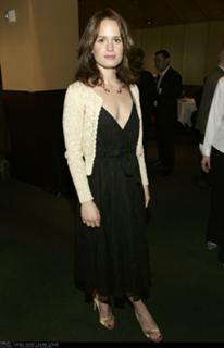 Elizabeth Reaser feet photo thumbnail