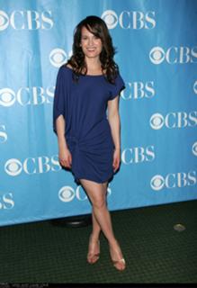 Elizabeth Reaser feet photo thumbnail