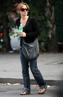 Elizabeth Reaser feet photo thumbnail
