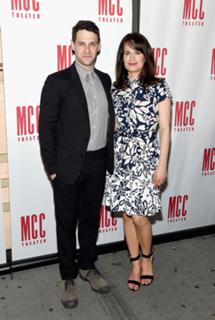 Elizabeth Reaser feet photo thumbnail