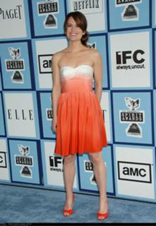 Elizabeth Reaser feet photo thumbnail