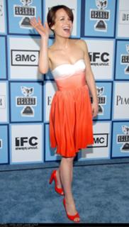 Elizabeth Reaser feet photo thumbnail
