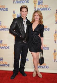 Elizabeth Reaser feet photo thumbnail