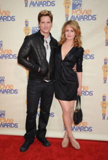 Elizabeth Reaser feet photo thumbnail