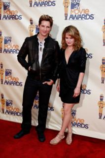 Elizabeth Reaser feet photo thumbnail