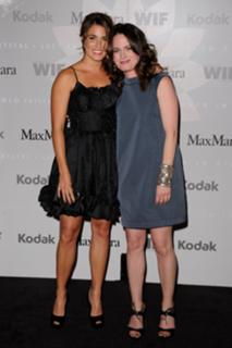 Elizabeth Reaser feet photo thumbnail