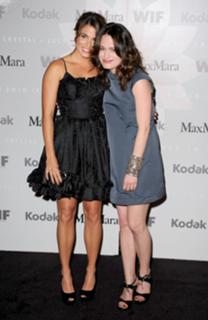 Elizabeth Reaser feet photo thumbnail