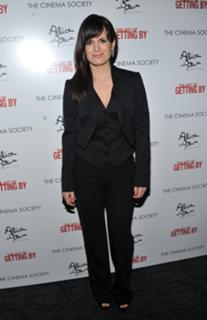 Elizabeth Reaser feet photo thumbnail