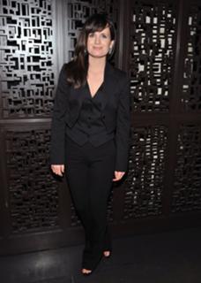 Elizabeth Reaser feet photo thumbnail