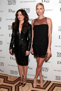 Elizabeth Reaser feet photo thumbnail