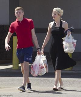 Elizabeth Smart feet photo 2