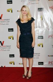 Elizabeth Smart feet photo 3