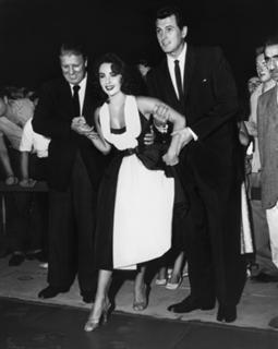 Elizabeth Taylor feet photo thumbnail