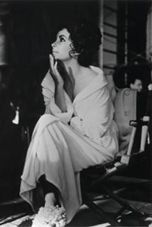 Elizabeth Taylor feet photo thumbnail