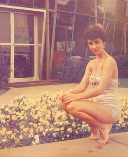 Elizabeth Taylor feet photo thumbnail