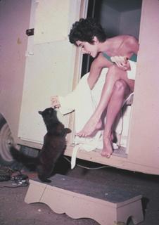 Elizabeth Taylor feet photo thumbnail