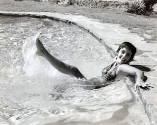 Elizabeth Taylor feet photo thumbnail