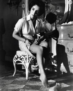 Elizabeth Taylor feet photo thumbnail
