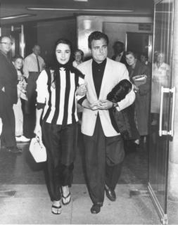 Elizabeth Taylor feet photo thumbnail