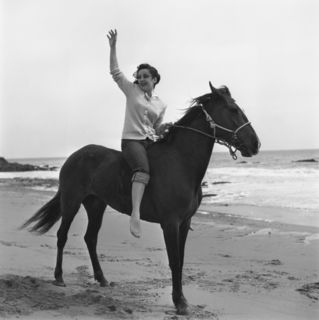 Elizabeth Taylor feet photo thumbnail