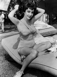 Elizabeth Taylor feet photo thumbnail
