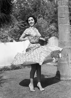 Elizabeth Taylor feet photo thumbnail