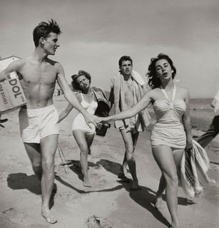 Elizabeth Taylor feet photo thumbnail