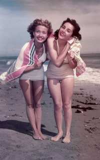 Elizabeth Taylor feet photo thumbnail