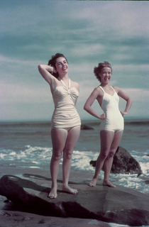 Elizabeth Taylor feet photo thumbnail