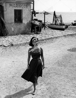 Elizabeth Taylor feet photo thumbnail