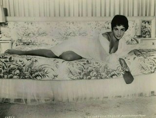 Elizabeth Taylor feet photo thumbnail