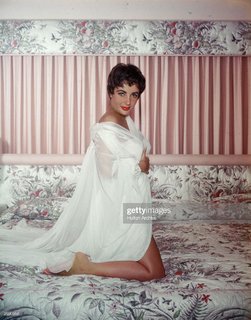 Elizabeth Taylor feet photo thumbnail