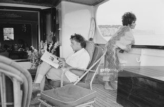 Elizabeth Taylor feet photo thumbnail